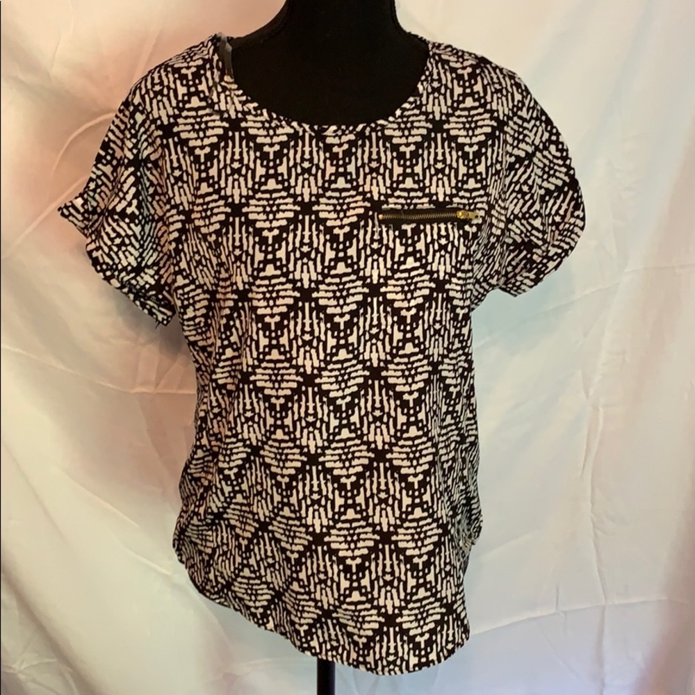 Adorable black and white Cynthia Rowley top